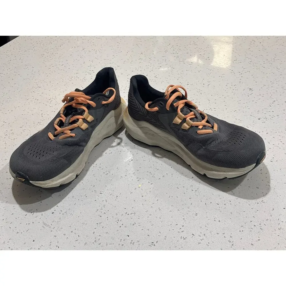 Women’s 9.5 Altra Sneakers